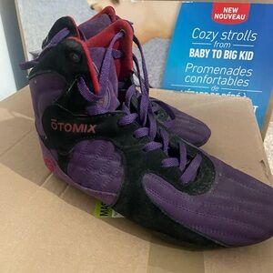 Purple and Black Otomix boxing shoes